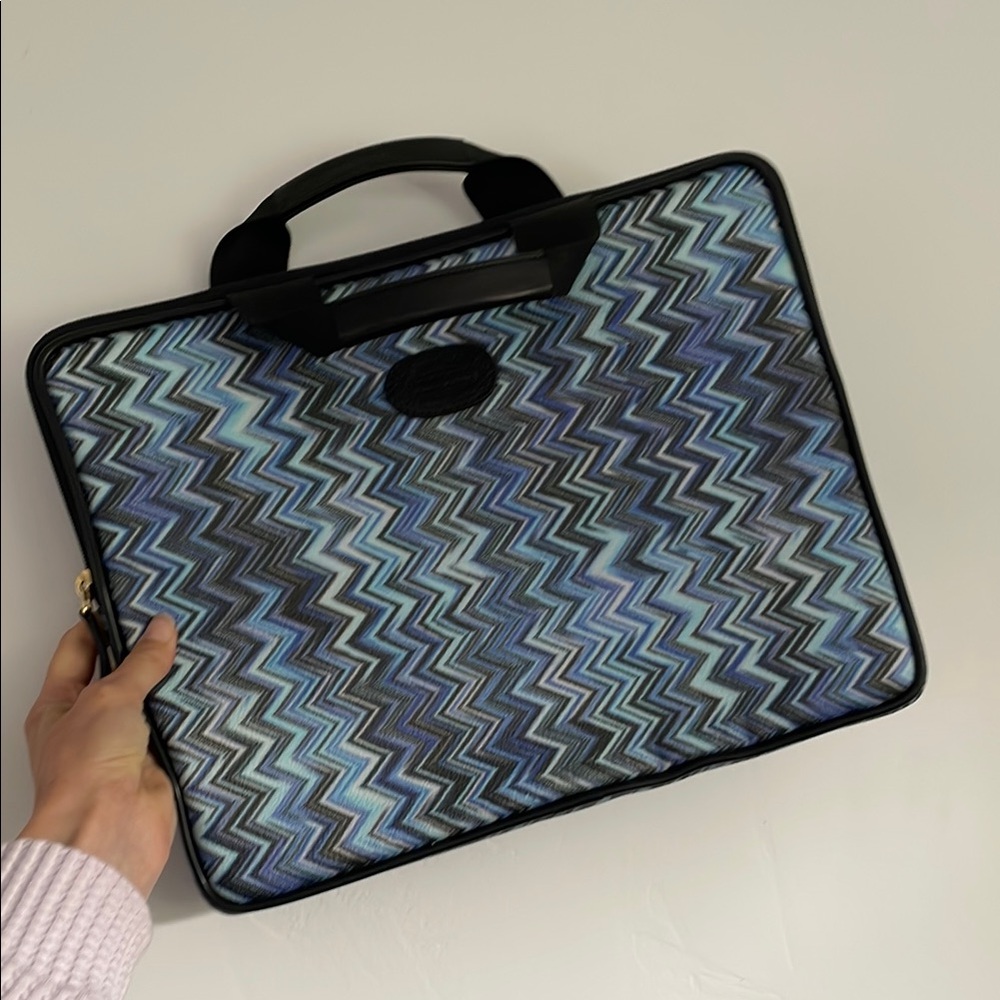 Stylish Blue Zigzag Laptop Bag (13in)